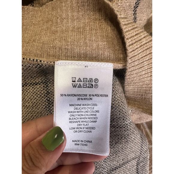 Tahari Tan Hooded Poncho Black & White Plaid Pattern Size OS - Picture 6 of 6